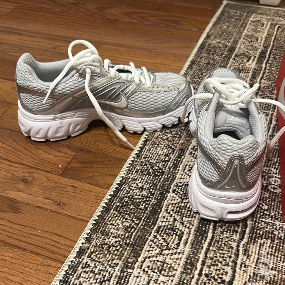 Nike air max moto 2k tennis shoes